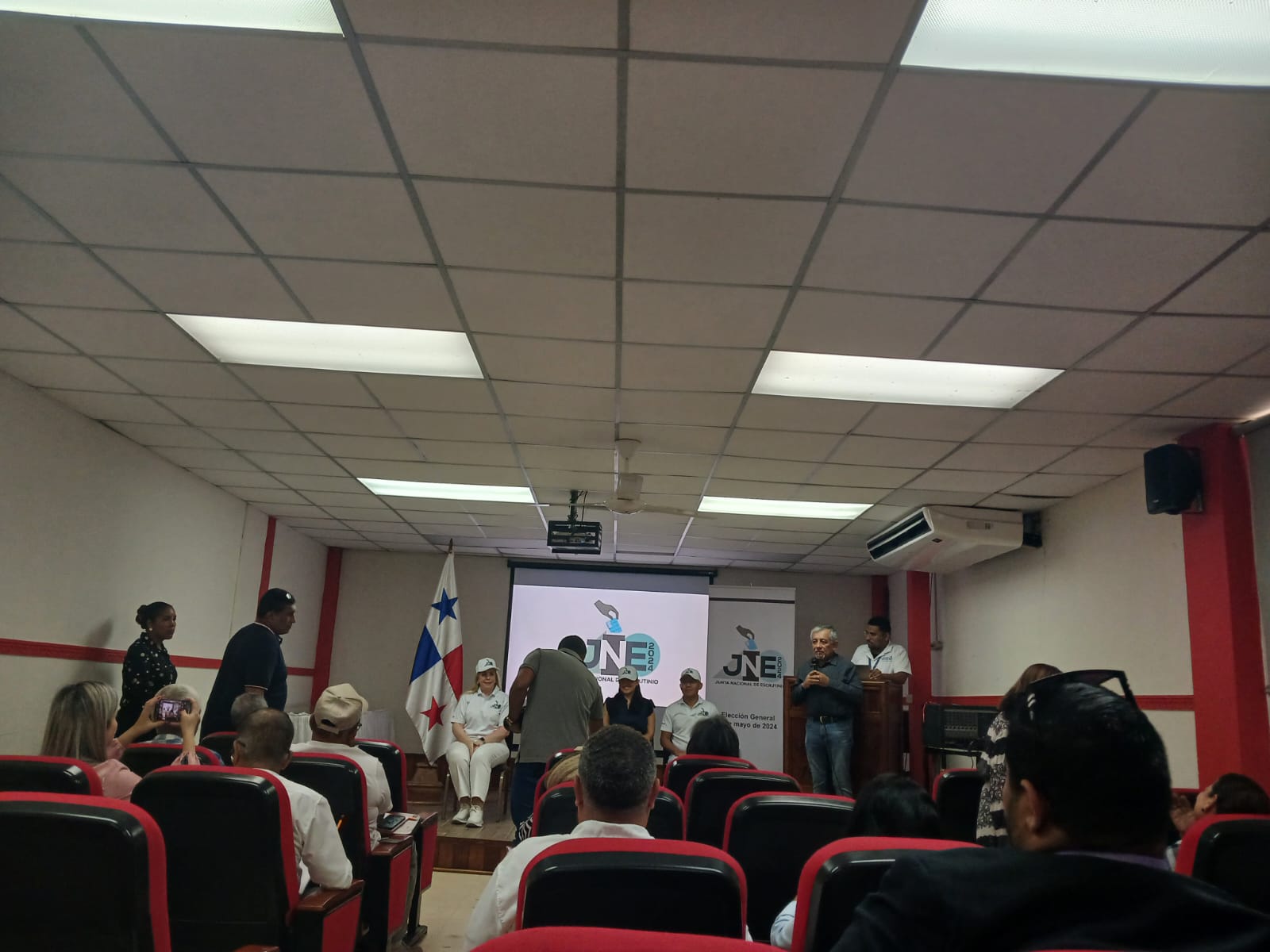 Participación en el Seminario de la Junta Nacional de Escrutinio 2024